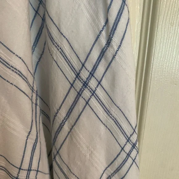 LC Lauren Conrad Gray and White Tie Front Asymmetrical Sundress - Picture 2 of 5